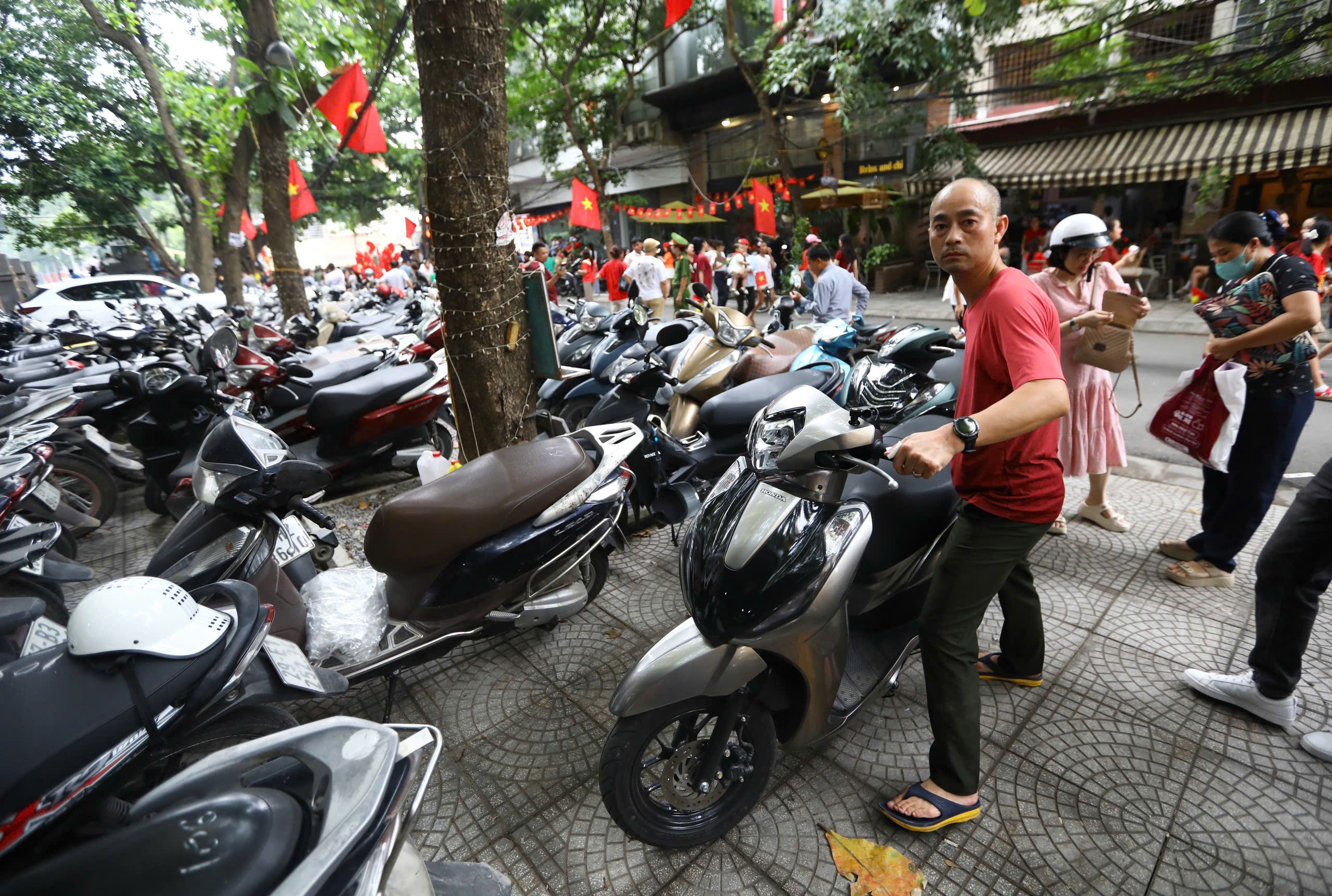 Luu ngay 100 diem gui xe xem dieu binh A80 hinh anh