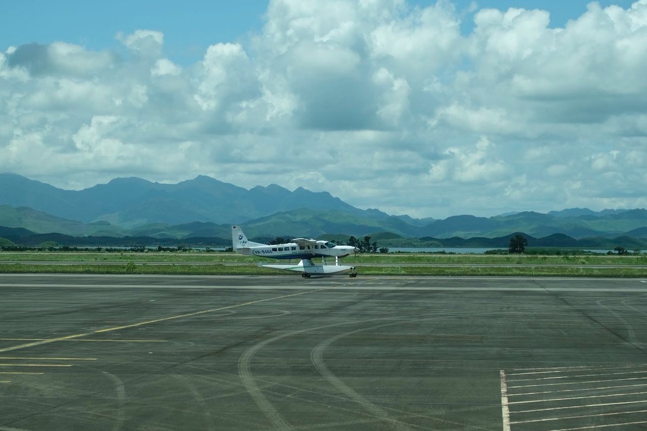 Trieu phu My di thuy phi co, nghi tren du thuyen o Ha Long hinh anh