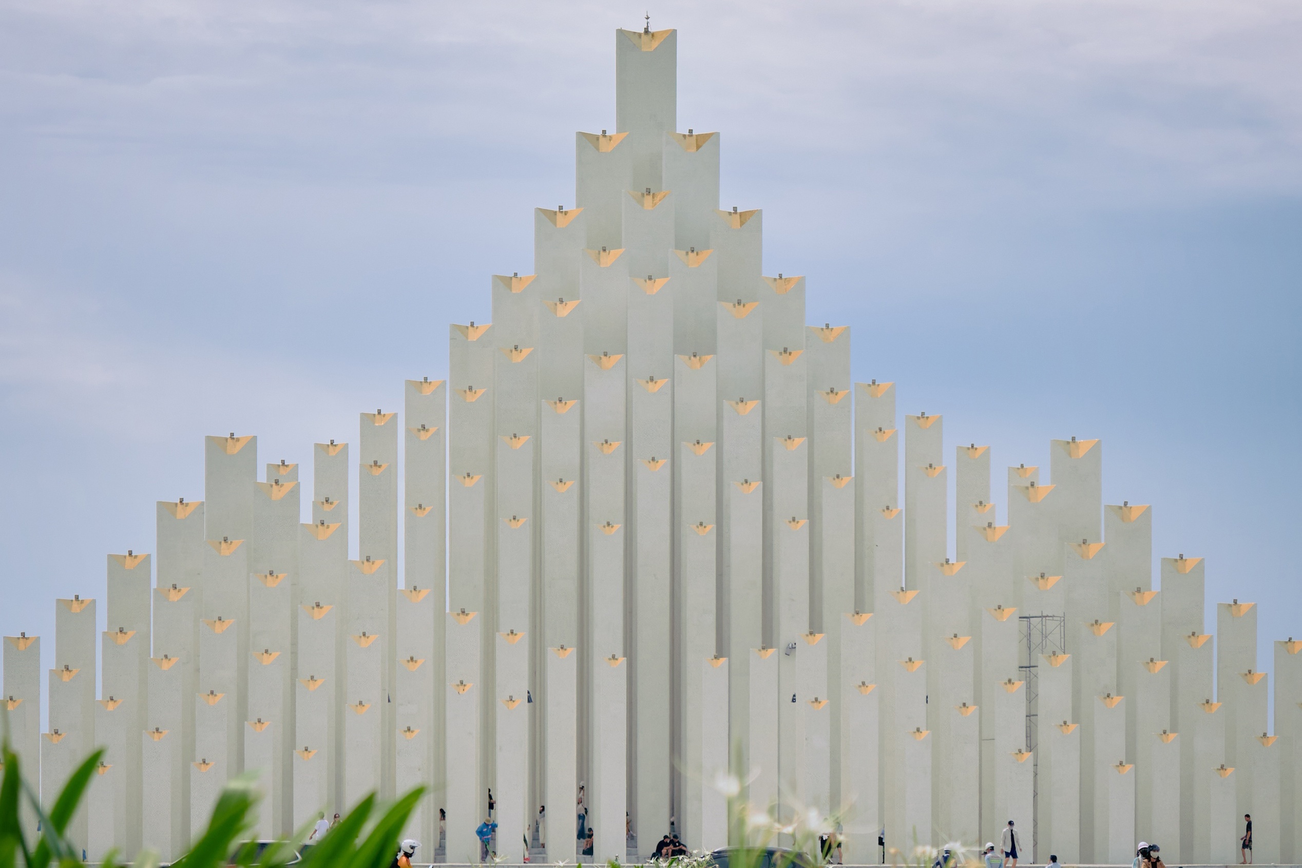 Thap Tam Thang TP.HCM an tuong qua goc may cua du khach hinh anh