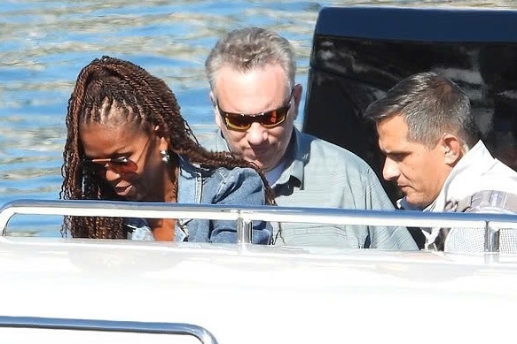 Chuyen nghi duong tren du thuyen 250 trieu USD cua vo chong ong Obama hinh anh