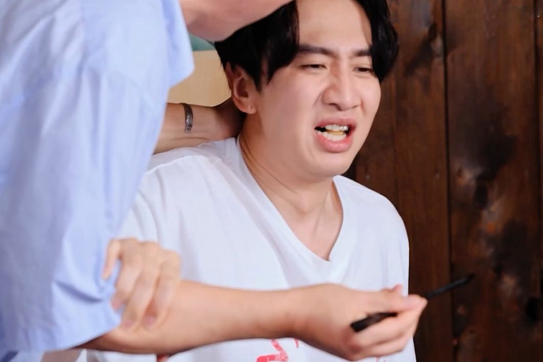 Bieu cam kho do cua Lee Kwang Soo khi lan dau thu mon duong dua hinh anh