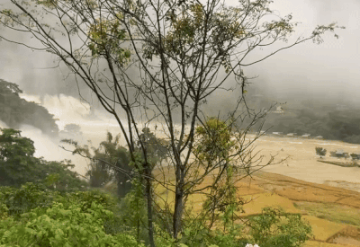 Muc nuoc dang cao, chay xiet tai thac Ban Gioc hinh anh