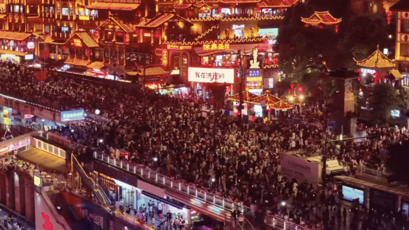 Ngop tho vi 'bien nguoi' chen chuc du lich o Trung Quoc hinh anh