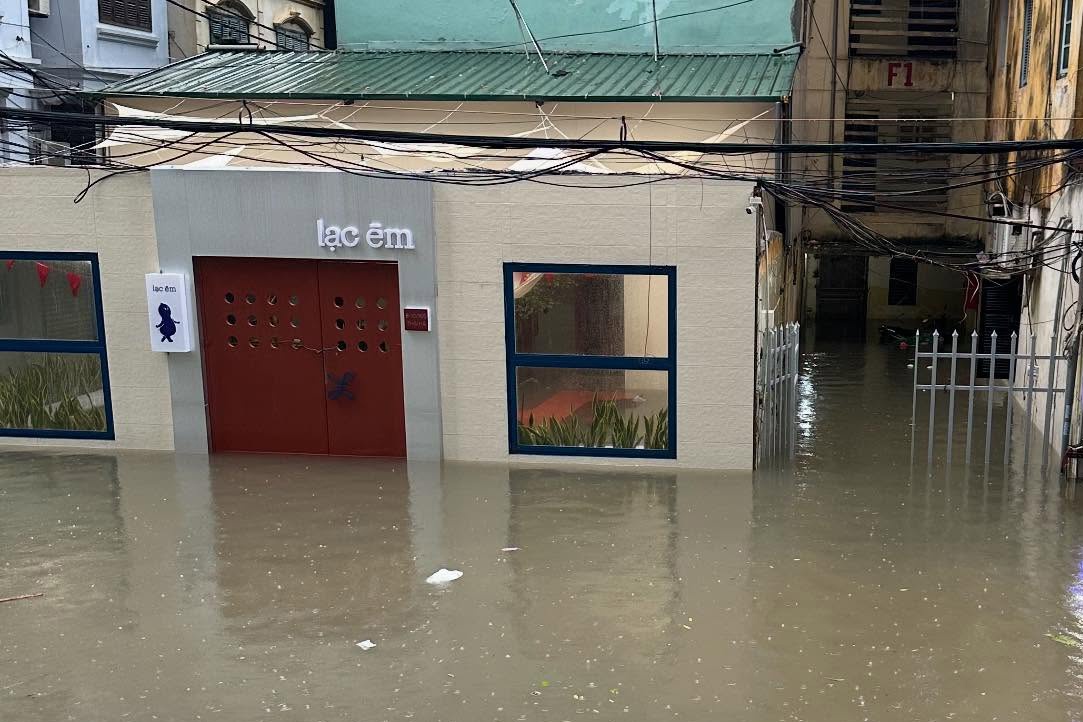 Quan ca phe Ha Noi moi khai truong 1 thang da ngap 3 lan hinh anh