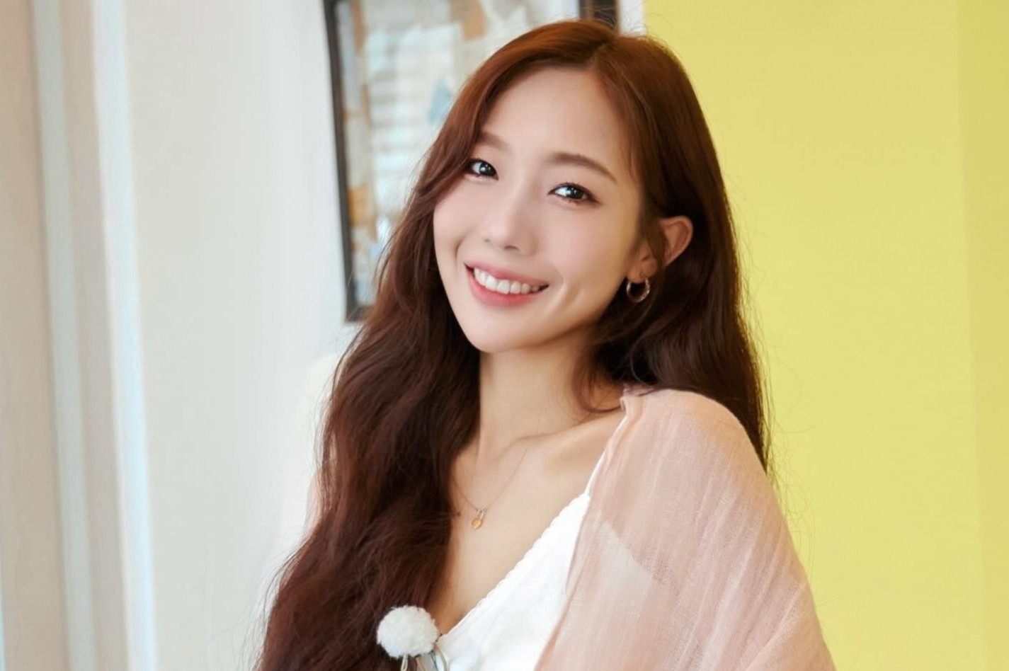 Yuna Vu 'Dao thien duong' to bi quay roi khi du lich Ho Guom hinh anh