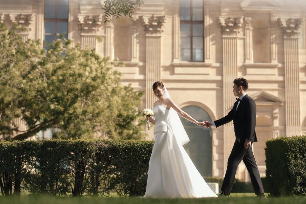 Anh du lich kin tieng cua Hoa hau Do Thi Ha va chong thieu gia hinh anh