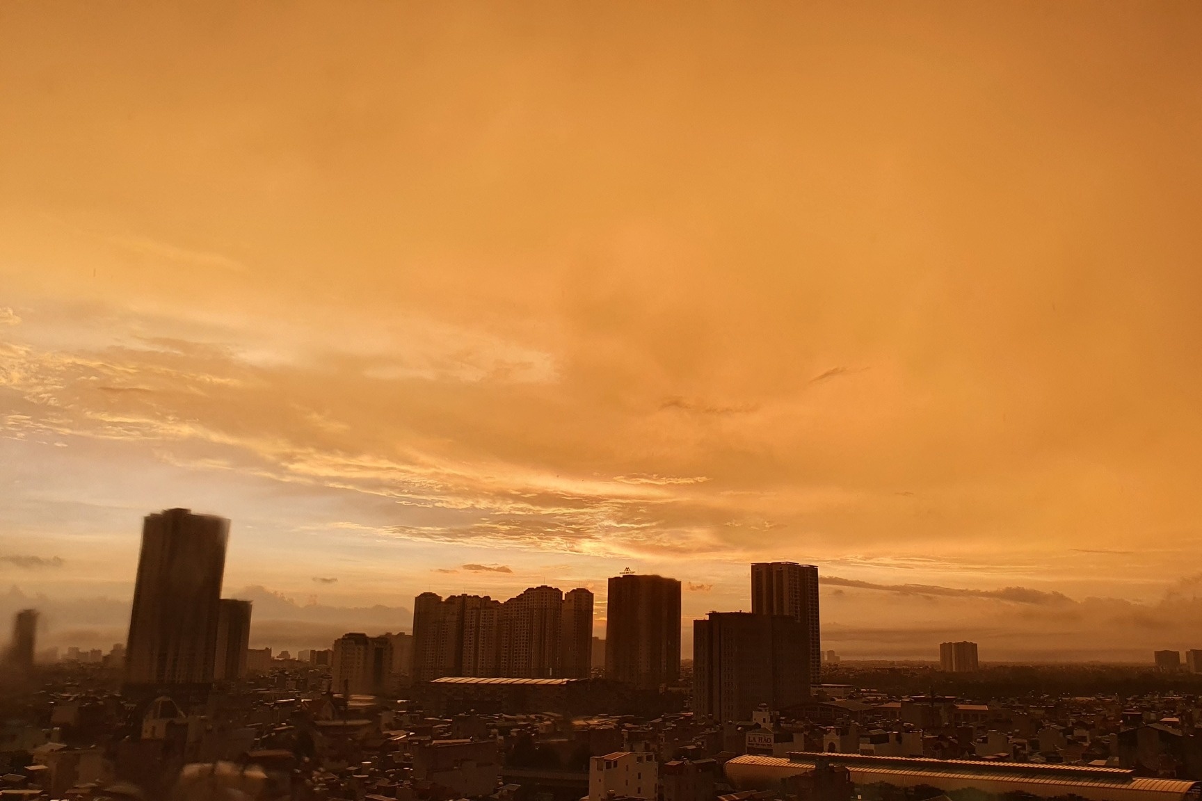 Ha Noi vang ruc anh 1