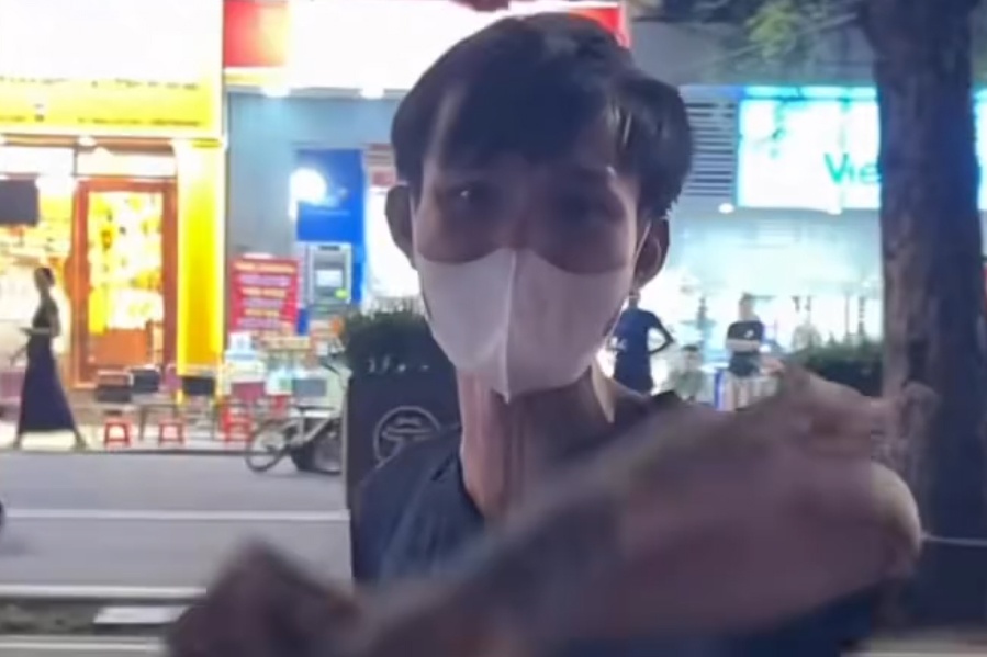 Dien bien cang thang vu nu du khach to bi quay roi o Ho Guom hinh anh