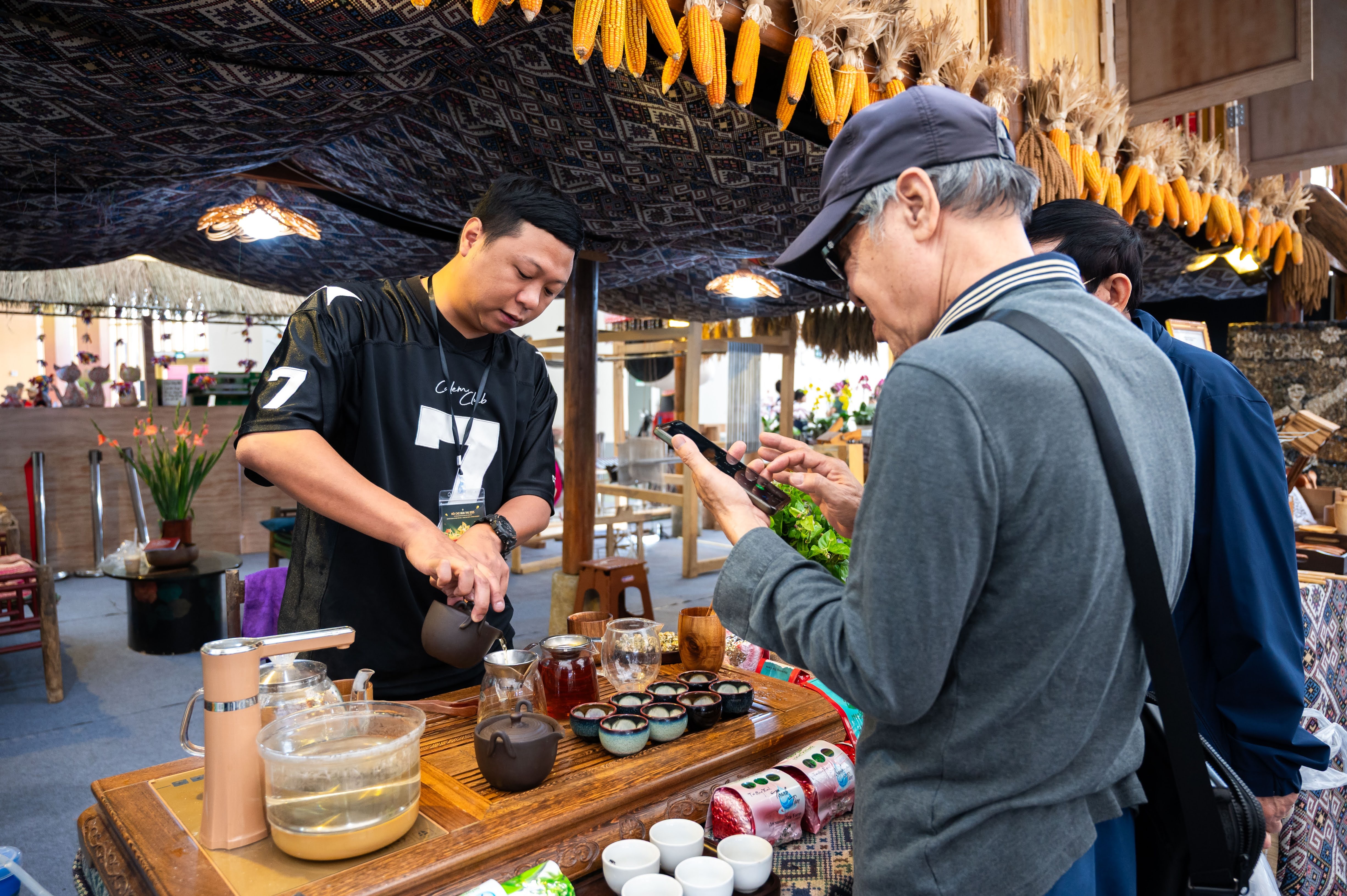 Hoi cho mua thu VEC anh 4