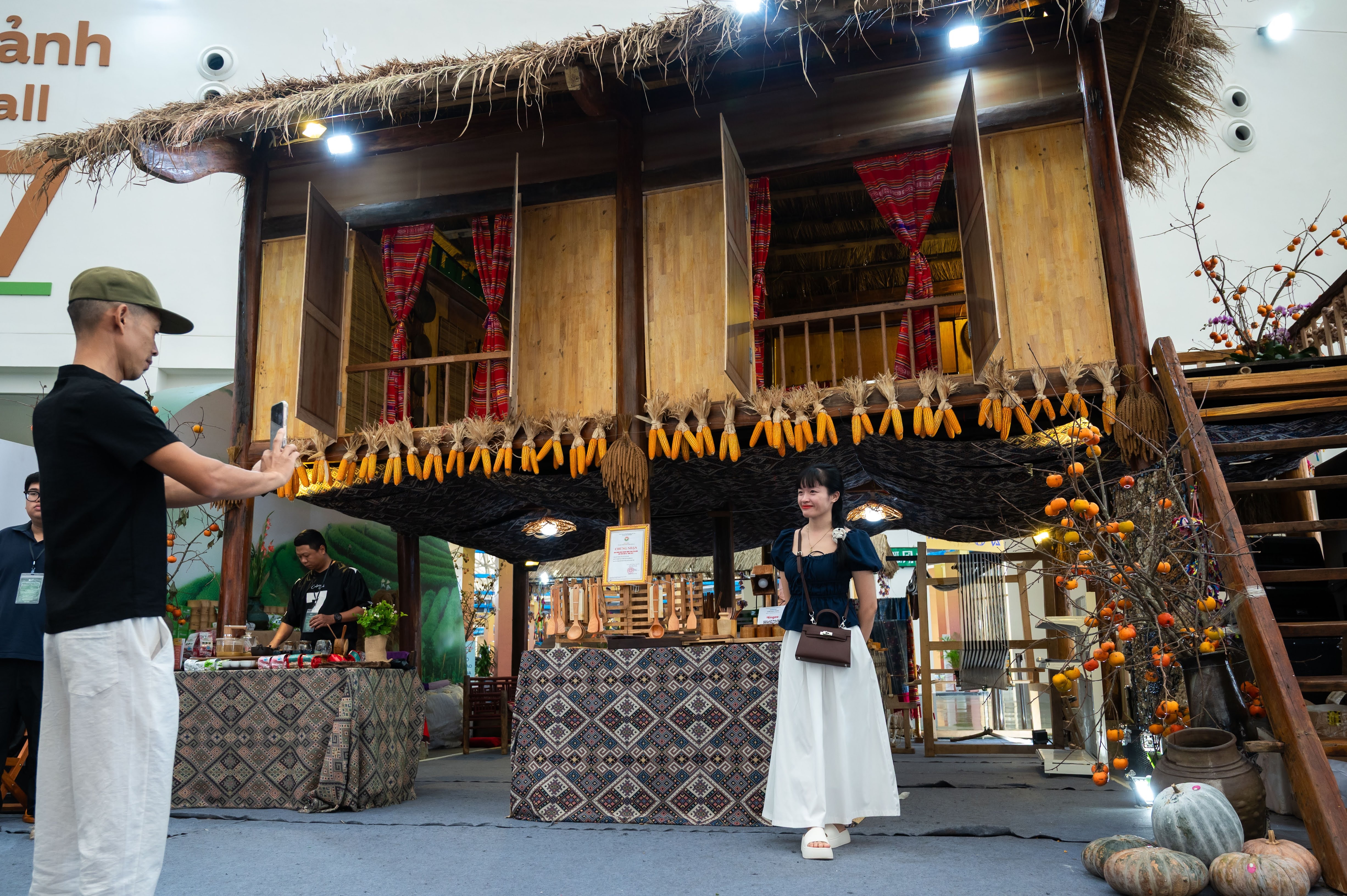 Hoi cho mua thu VEC anh 3