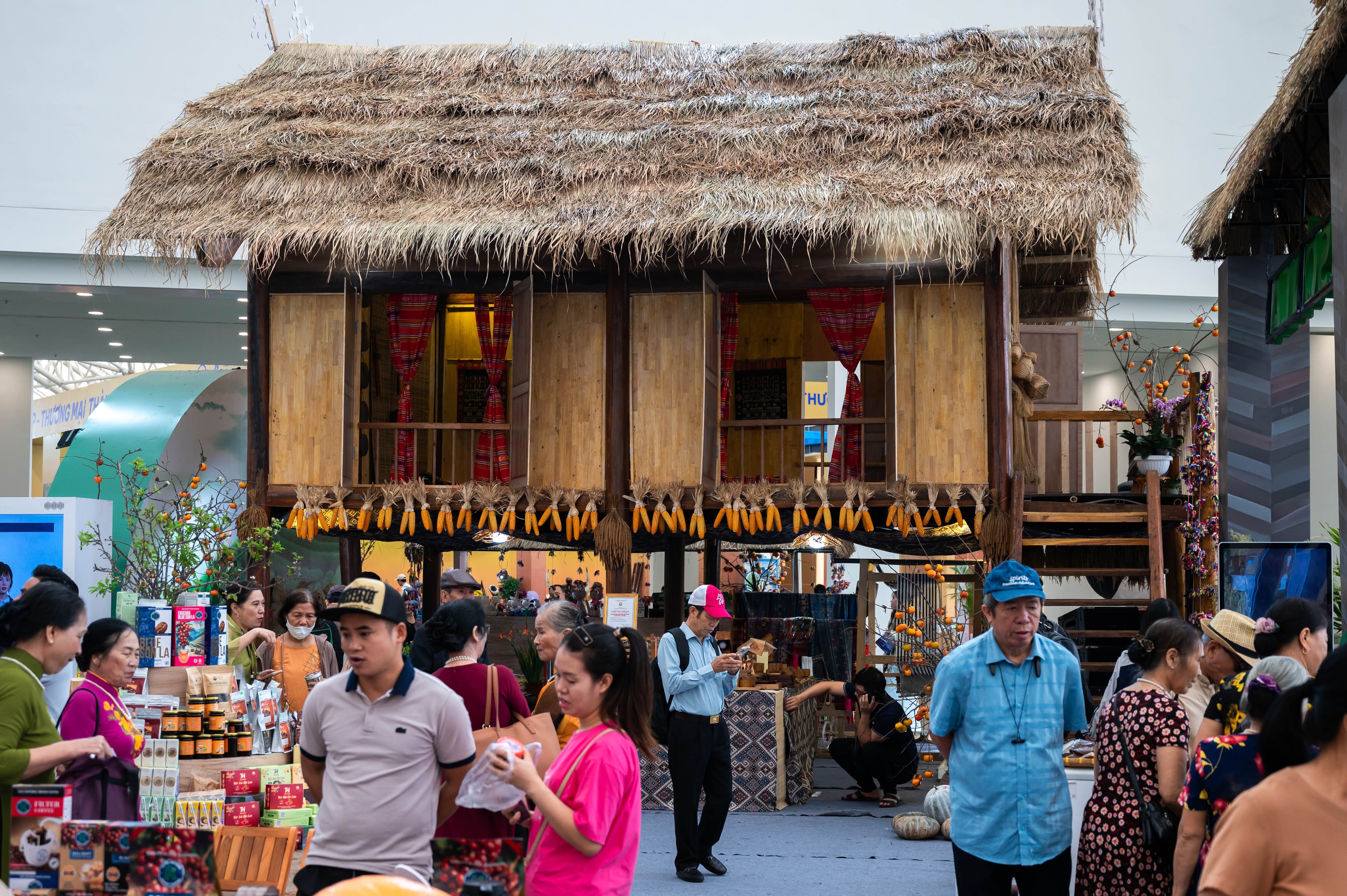 Hoi cho mua thu VEC anh 2