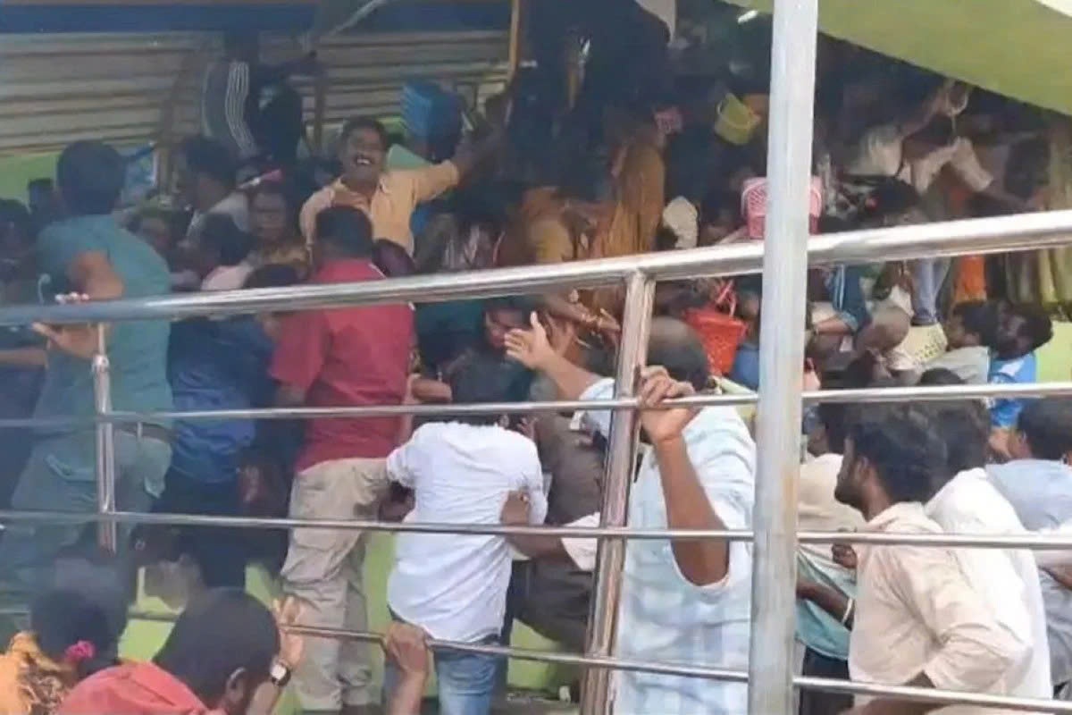 Canh giam dap kinh hoang tai ngoi den o An Do hinh anh