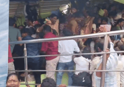 Tham hoa giam dap khien 9 nguoi chet tai ngoi den An Do hinh anh