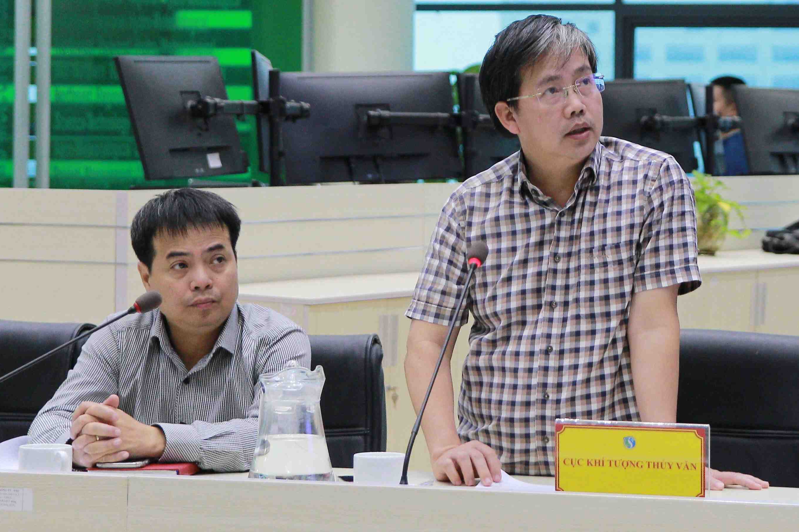 Chuyen gia canh bao ve con bao so 13 hinh anh