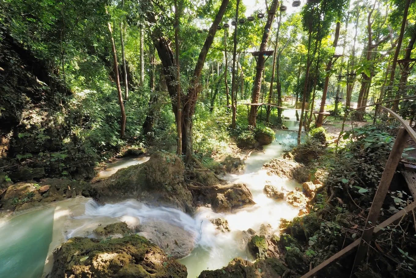 Khu du lich o Lao noi GD truong quoc te Hai Phong bi ong dot tu vong hinh anh