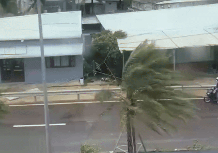 Bao Kalmaegi tien gan dat lien, gio manh cap 7 'can quet' Gia Lai hinh anh