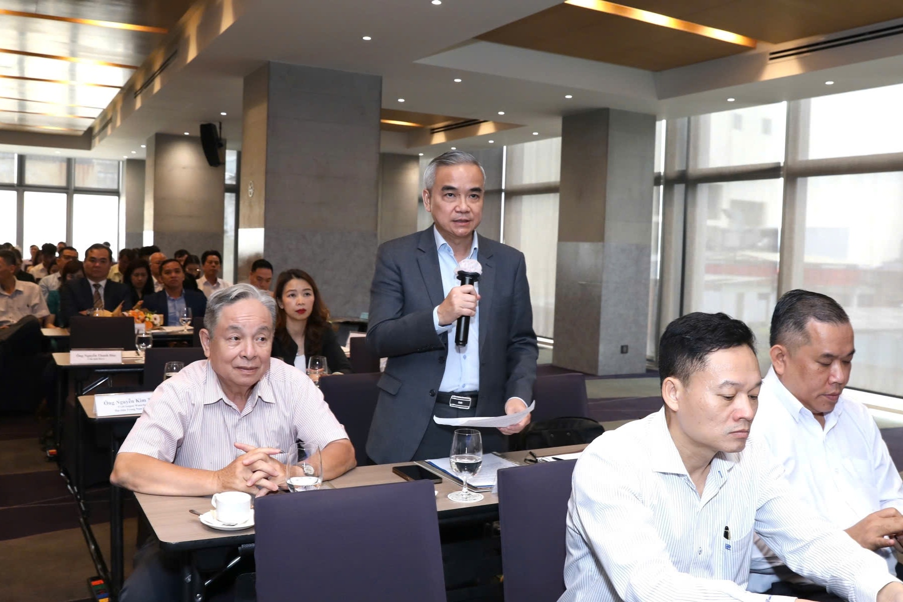 TP.HCM,  kinh te cuoi tuan anh 4