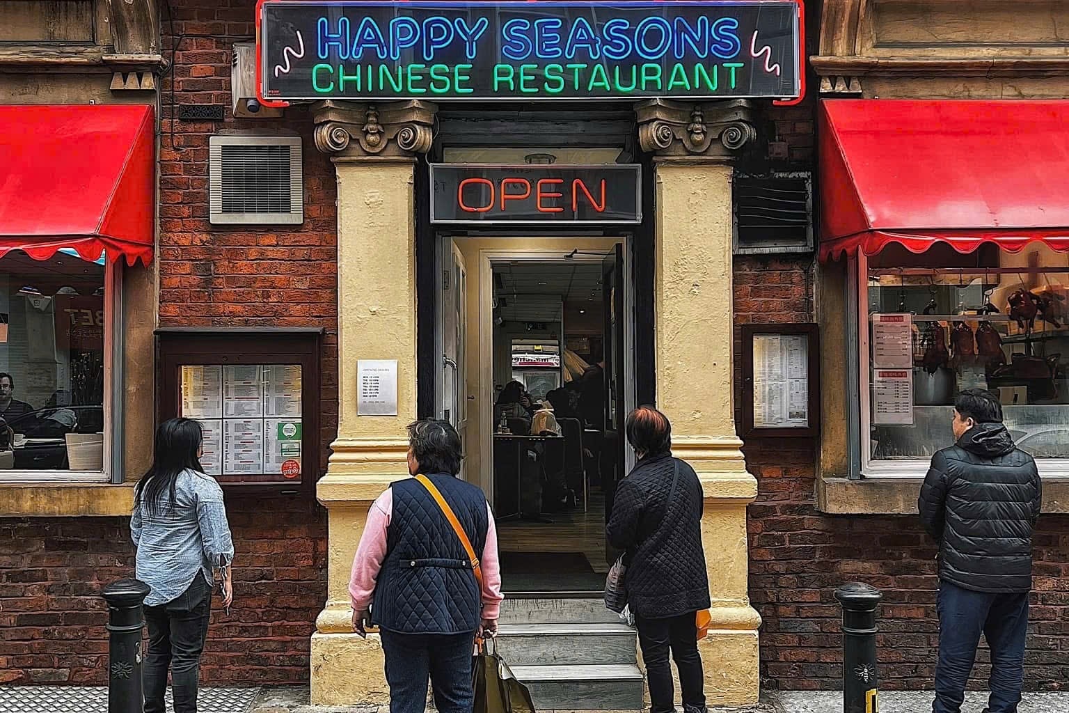 Chu nha hang 'khong tin noi mat minh' khi Erling Haaland ghe an hinh anh