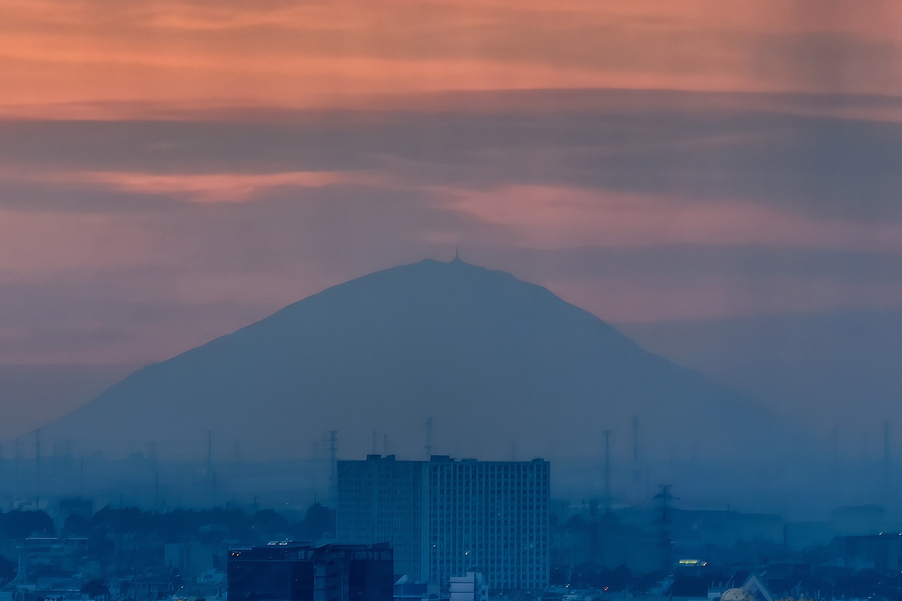 Canh nui Ba Den hiem gap nhin tu TP.HCM hinh anh