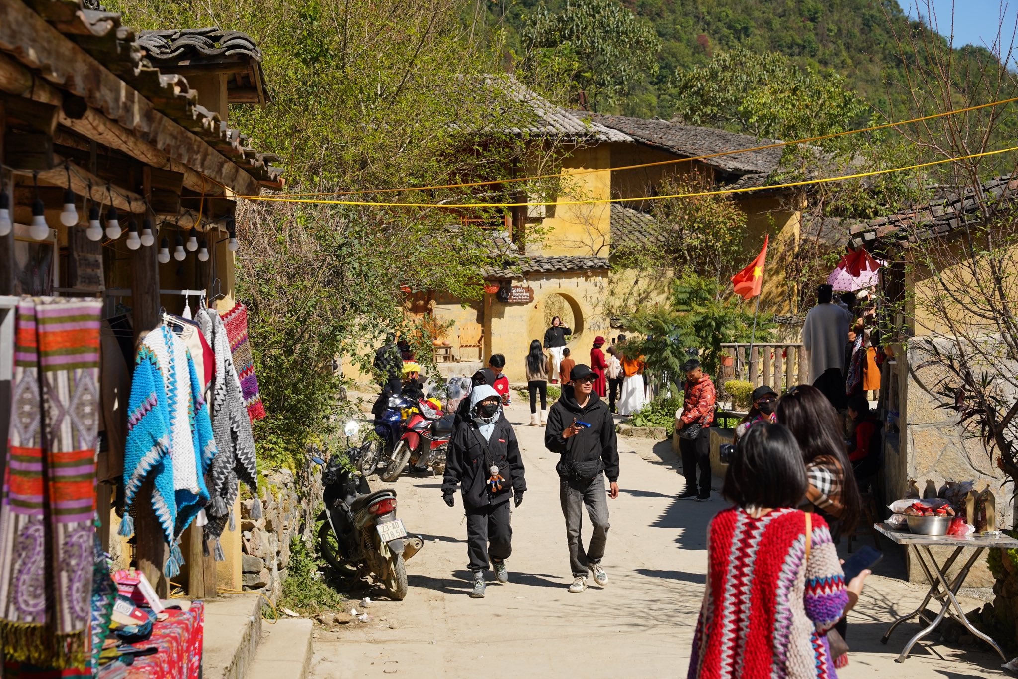 Lo Lo Chai, Lung Cu, asta de bandera de Lung Cu foto 2 Lo Lo Chai, Lung Cu, Cot co Lung Cu anh 2