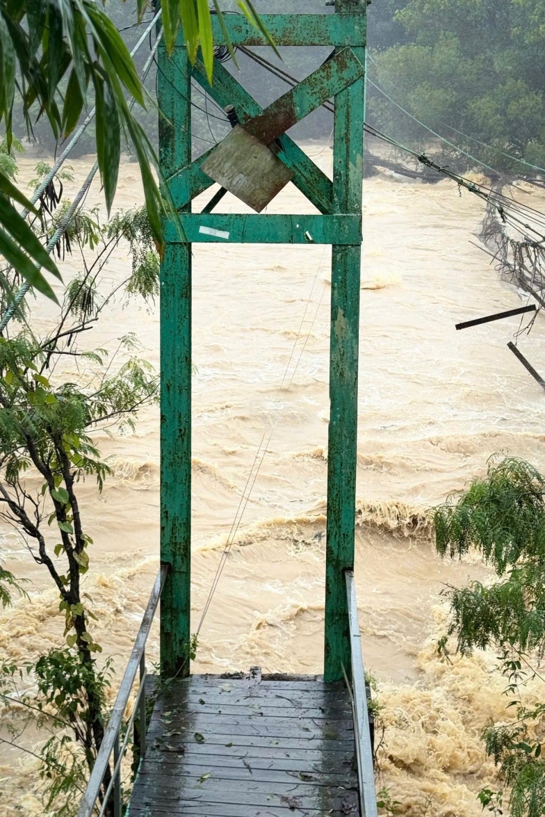 cau treo,  thac Dray Nur,  cau treo Dray Nur anh 1