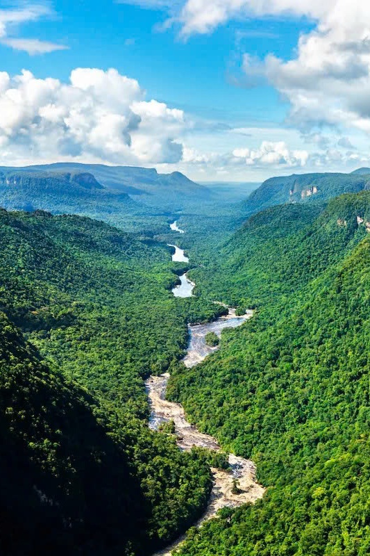 Quoc gia,  it khach du lich anh 12