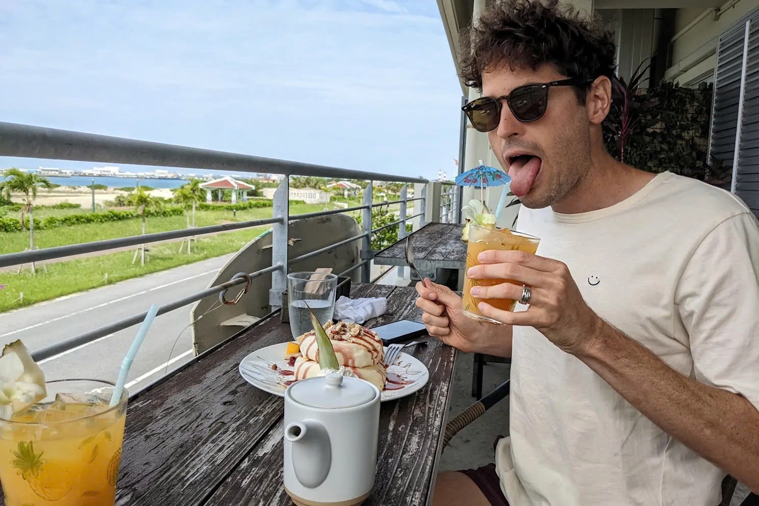 Nga re cuoc doi day khach Tay nhieu dieu khi sang Viet Nam hinh anh