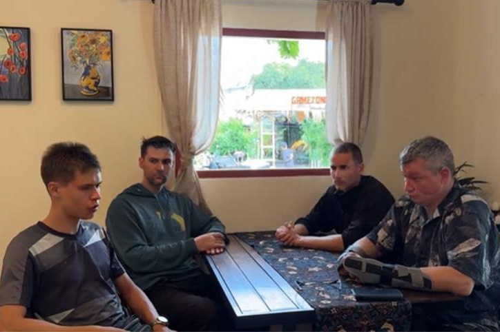 Bao Nga ca ngoi nhom khach cheo thuyen cuu 30 nguoi trong lu Nha Trang hinh anh