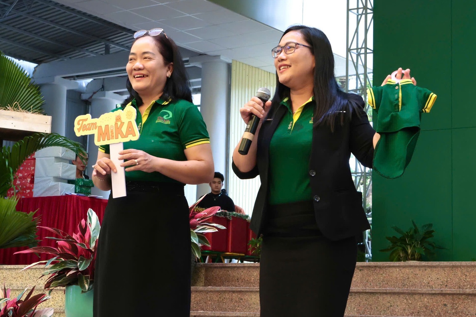 Ζωολογικός κήπος, συνάντηση οπαδών, φωτογραφία 6 του Μίκα Thao Cam Vien, fan meeting, Mika anh 6