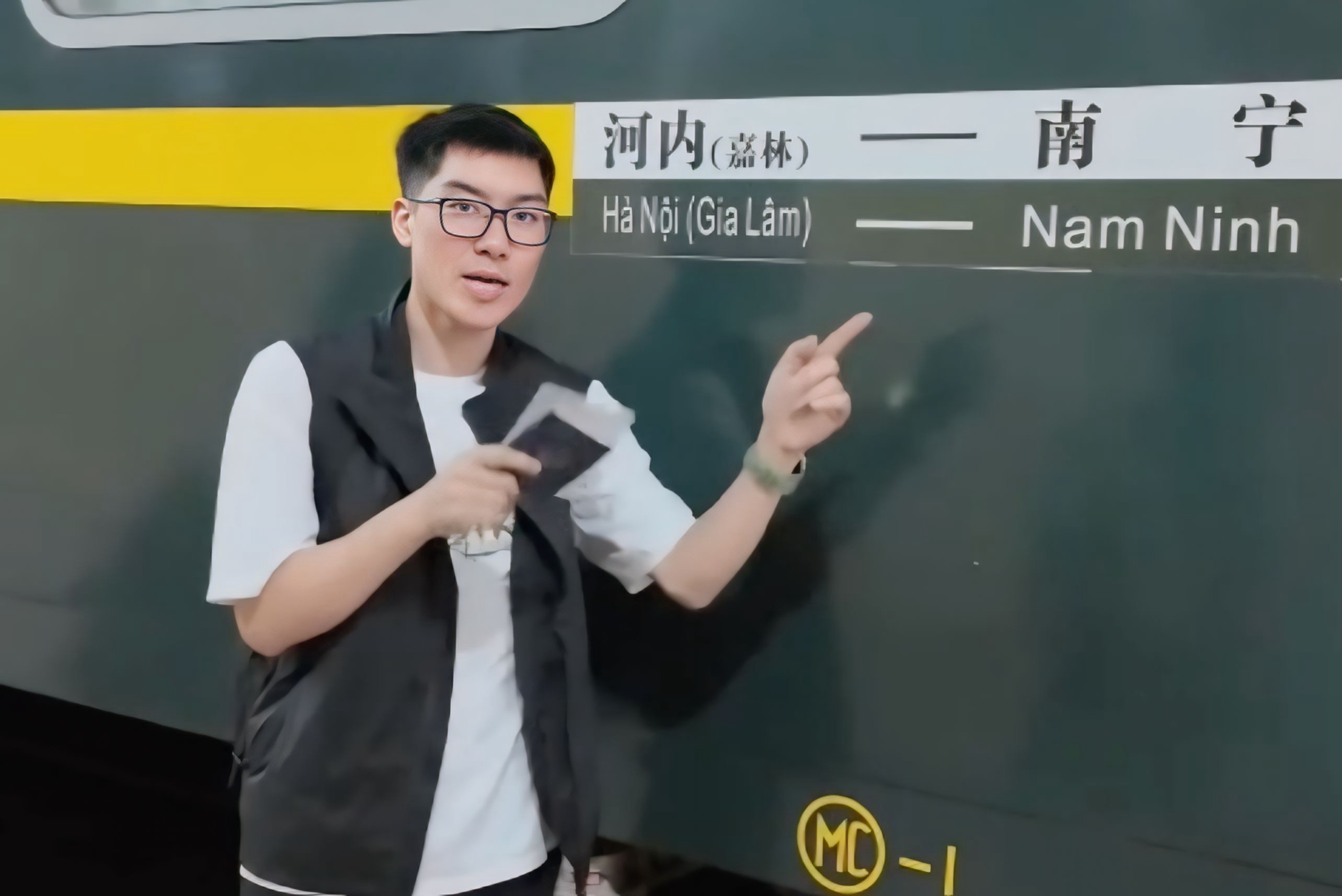 Khach Viet ke lan dau di tau hoa du lich Trung Quoc can le 30/4 hinh anh