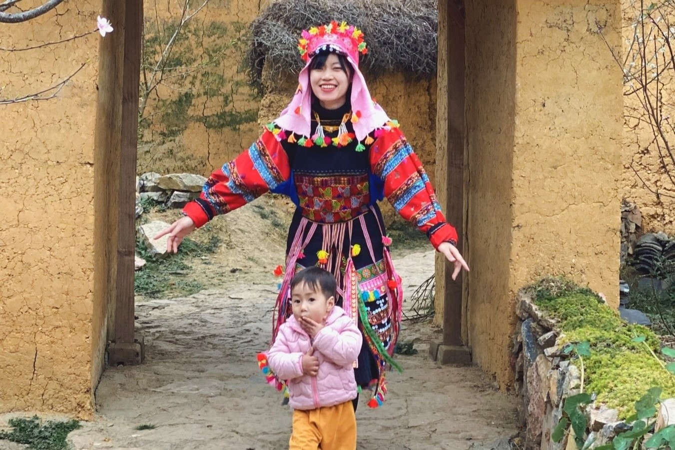 Du khach lan dau den 'ngoi lang tot nhat the gioi' o Ha Giang hinh anh