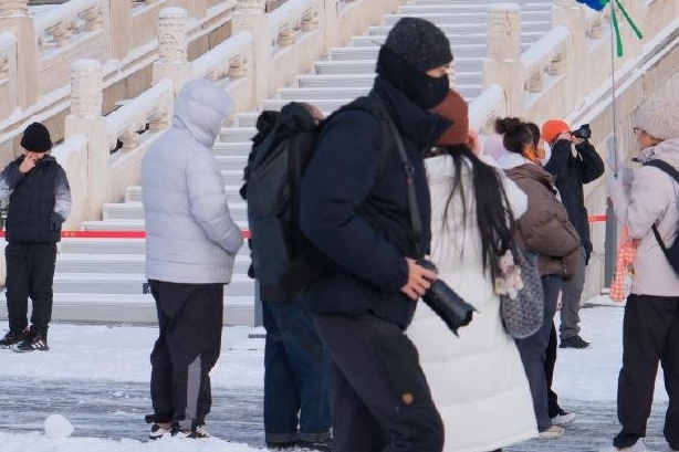 Ly Hien gay 'sot' khi ngam tuyet o Tu Cam Thanh hinh anh