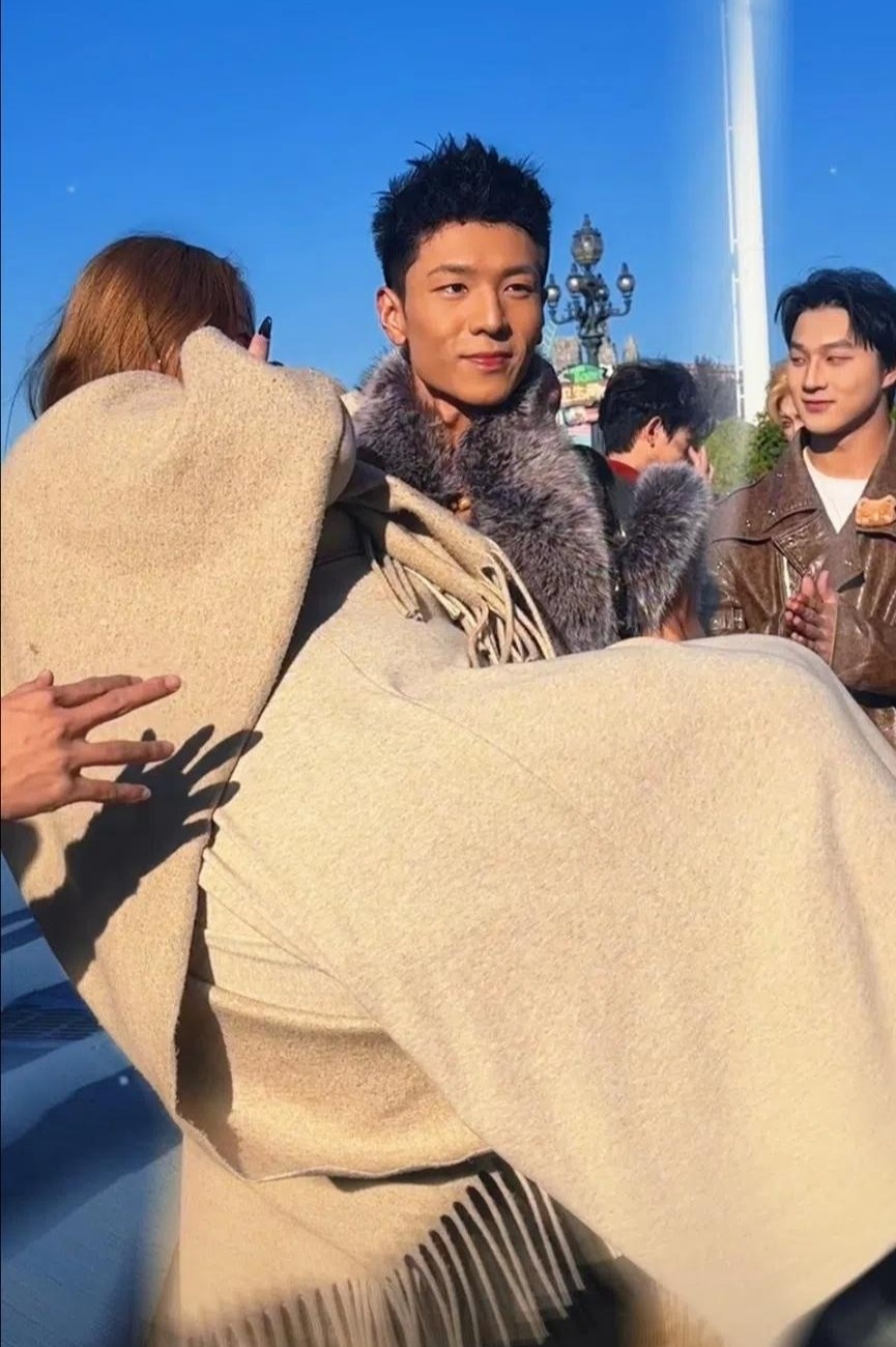 trai dep,  leo nui anh 1