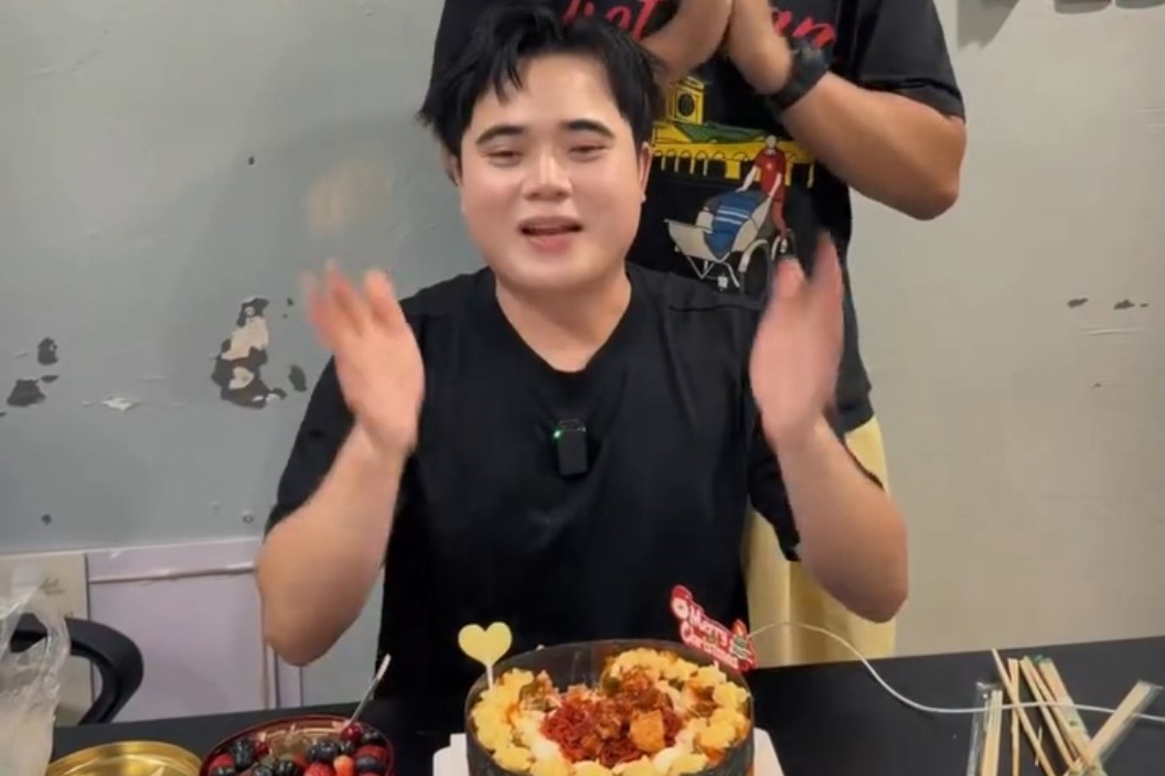 Banh kem thanh tuu 'chan nuoc mat' cua Bong Tim hinh anh