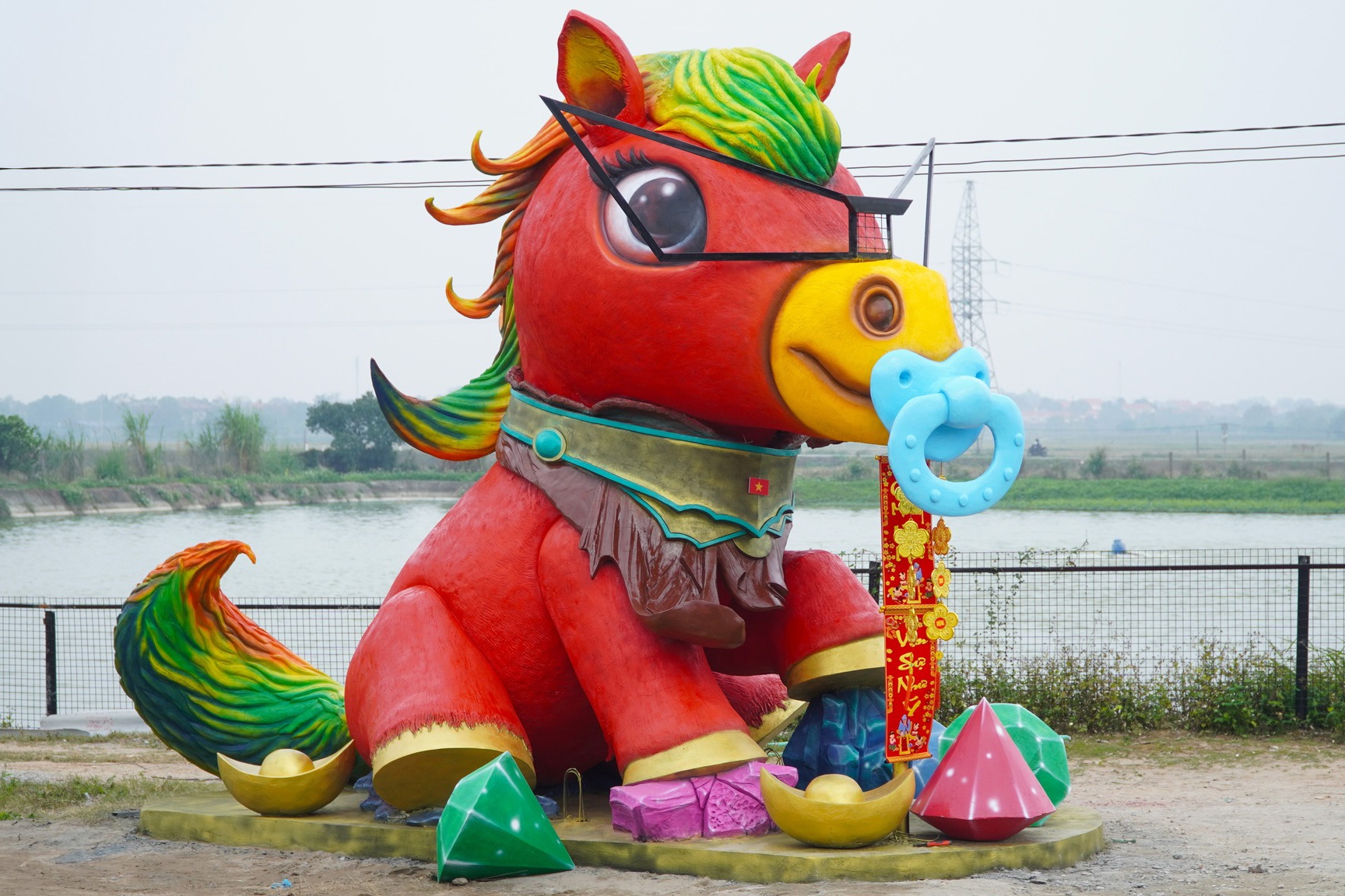 Lo dien linh vat ngua dau tien Tet Binh Ngo hinh anh