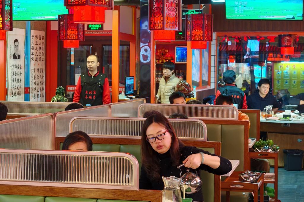 Ly do day nuoc mat sau canh dong duc tai mot quan lau Bac Kinh hinh anh