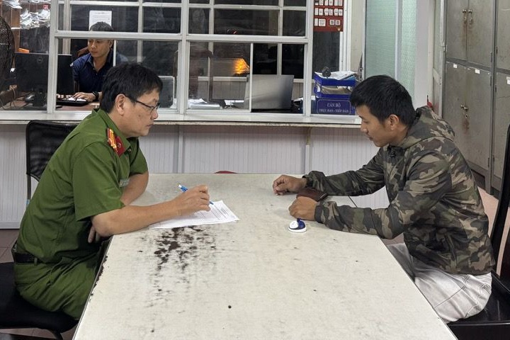 Tai xe taxi Nha Trang 'nhan 200.000 dong bang tay trai, lay ra 10.000 dong bang tay phai' hinh anh