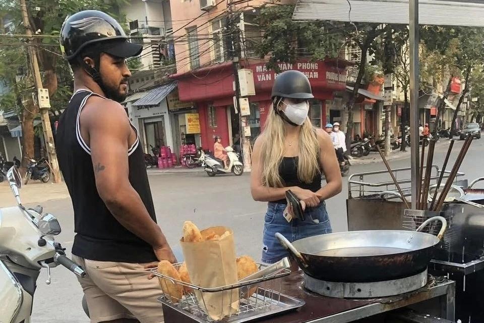 Xuan Son,  banh chuoi anh 2