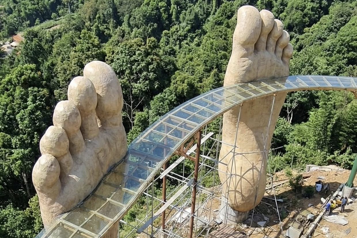 Ban sao Cau Vang 'phien ban ban chan' gay tranh cai hinh anh