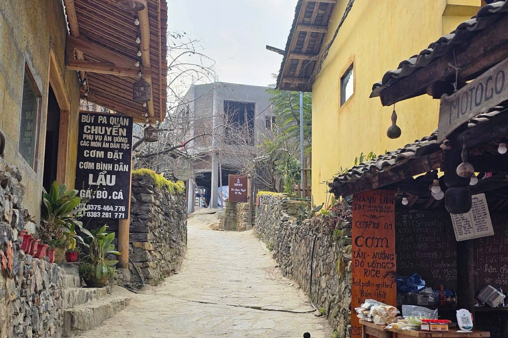 Tranh cai nha be tong trong lang du lich tot nhat the gioi o Ha Giang hinh anh