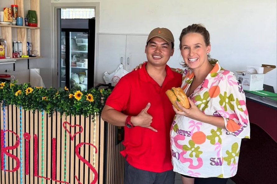 Tiem banh mi Viet noi tieng o Australia dong cua hinh anh