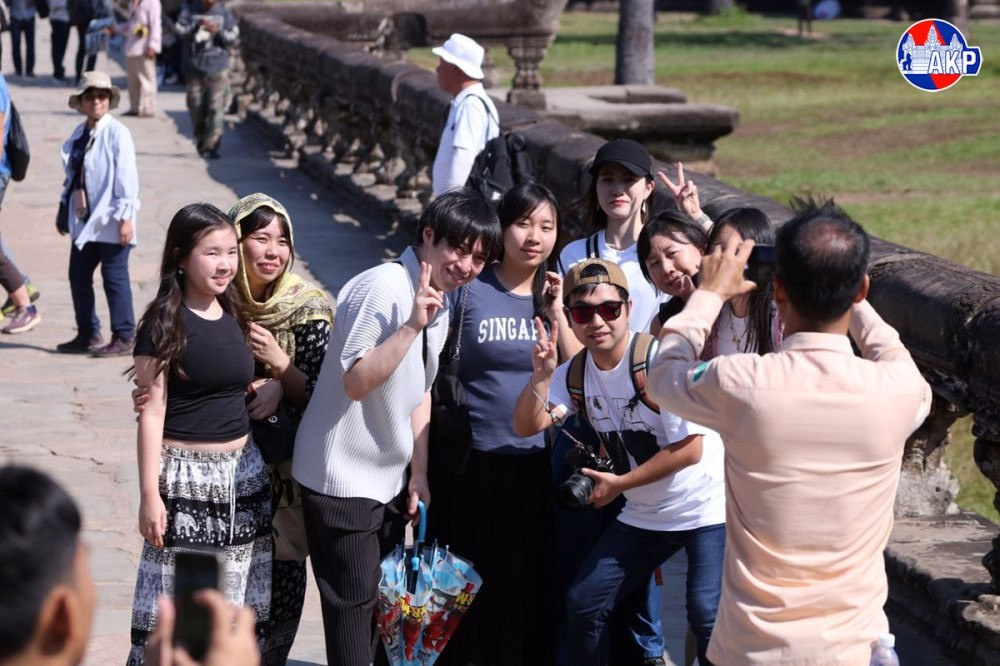 Campuchia niu keo du khach hinh anh