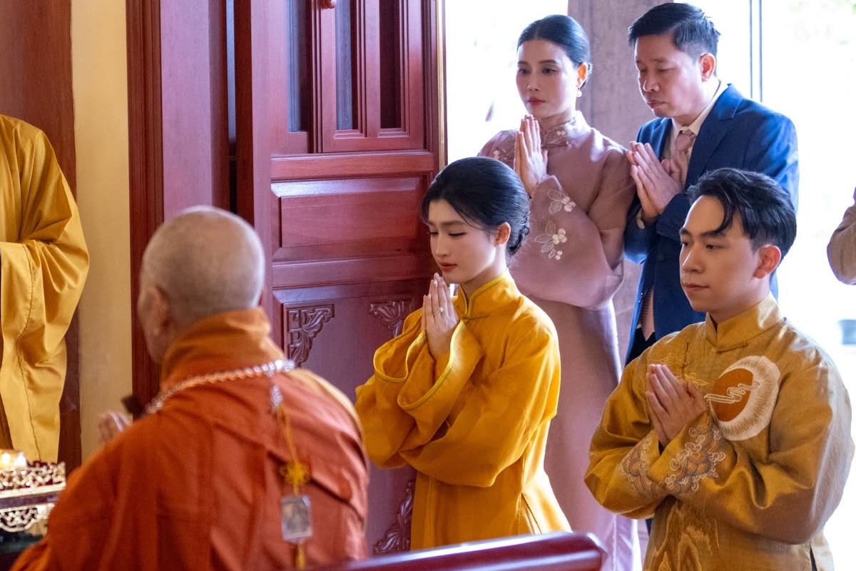 Ngoi chua noi to chuc le Hang thuan cua Phuong Nhi va Minh Hoang hinh anh