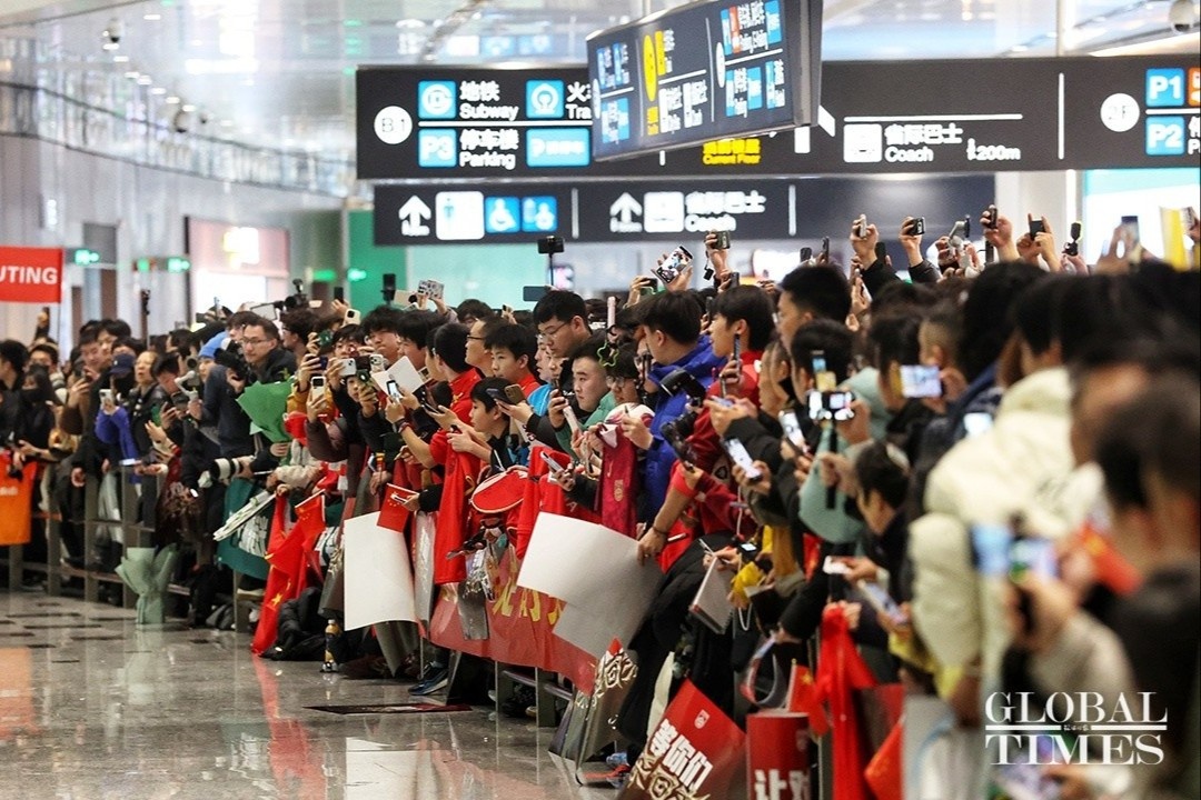 san bay,  U23 Trung Quoc anh 1