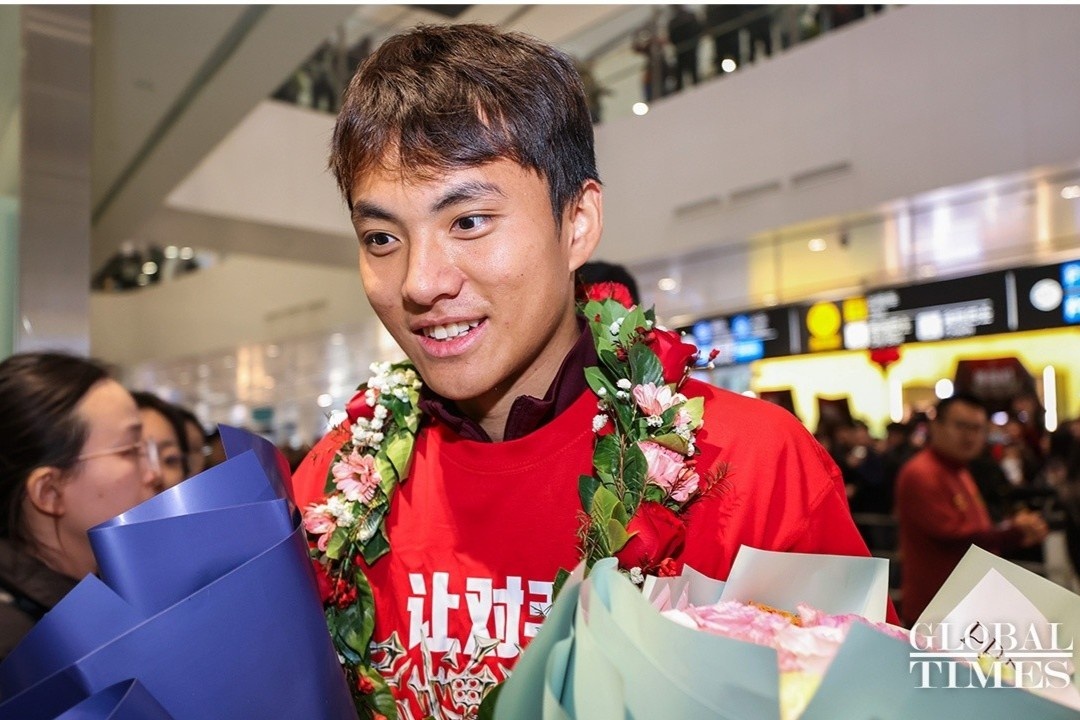 san bay,  U23 Trung Quoc anh 2