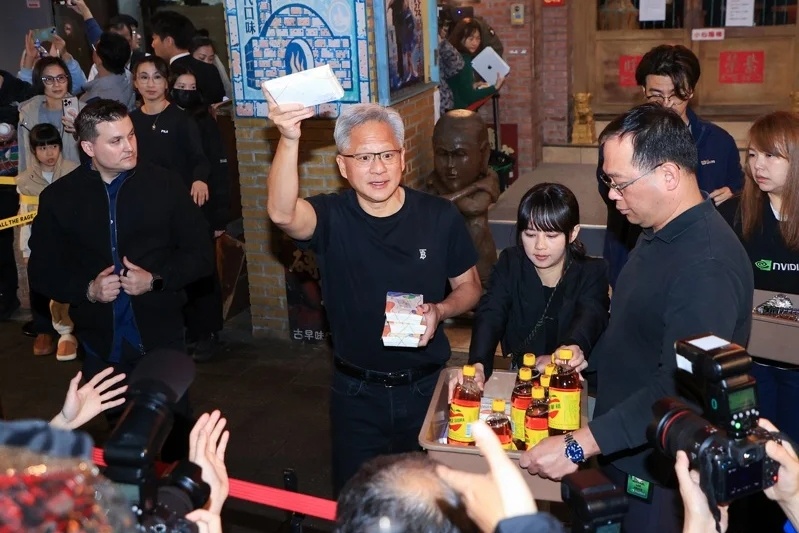 Thoi quen cua CEO Nvidia trong cac 'bua toi nghin ty USD' hinh anh