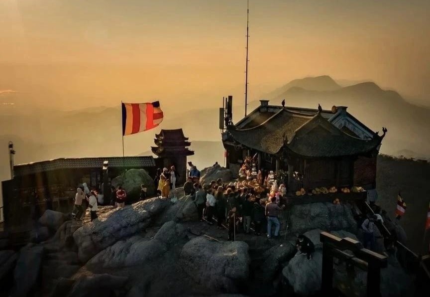 Mien phi tham quan Yen Tu trong 3 nam hinh anh