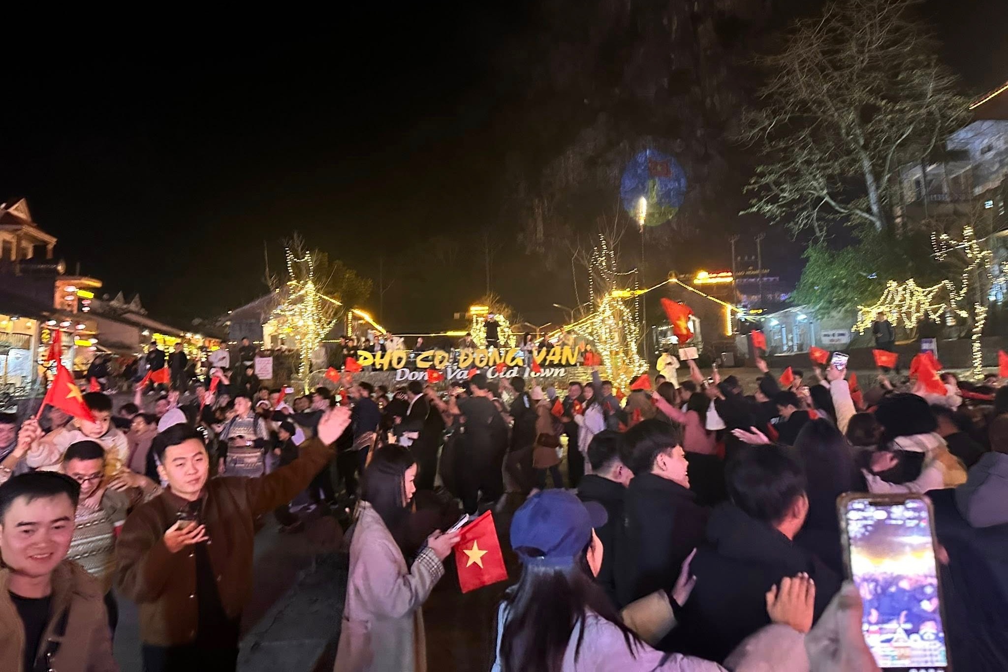 Ai kheo khach Tay nhay mua o Ha Giang? hinh anh