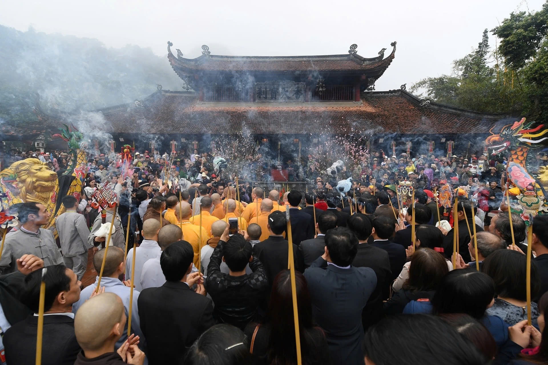 le hoi chua Huong anh 1