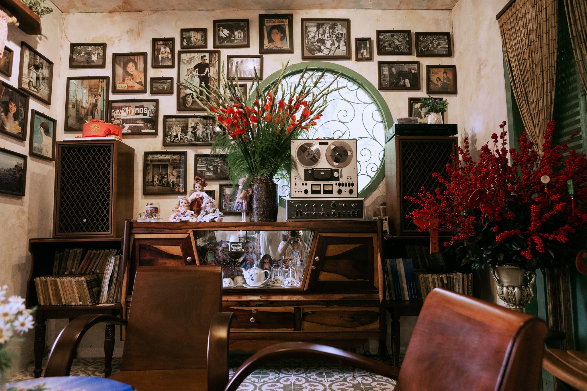 Quan ca phe 'ca phao' cua Dam Vinh Hung hinh anh